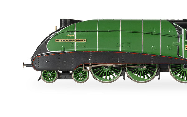 Hornby R30406 LNER - Streamlined B17 - 2870 'City of London'