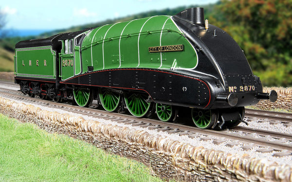 Hornby R30406 LNER - Streamlined B17 - 2870 'City of London'