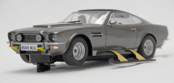 Scalextric C4239 Aston Martin V8 007 The Living Daylights