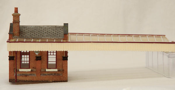 Bachmann 44-117C Scenecraft Great Central Station Booking Office & Canopy