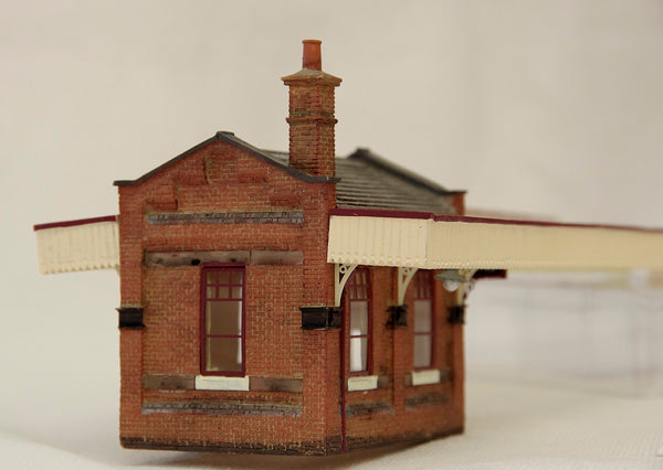 Bachmann 44-117C Scenecraft Great Central Station Booking Office & Canopy